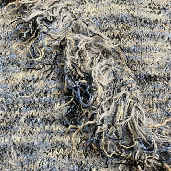 Very Cute and Cozy Shaggy Blue Gianni Bini Fringey Sweater - Picture 2 of 5